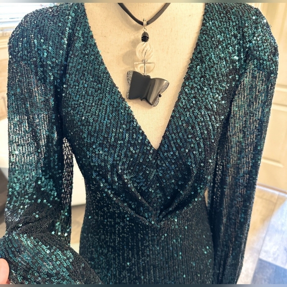 NWT leena Mac Duggal Emerald Sequin Green Dress With Long Sleeves Gold Buttons 6 - Picture 4 of 10